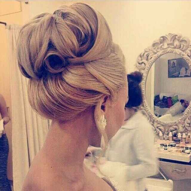 Acconciature da sposa da sogno - la proposta di oggi 31/12/2015: si o no?