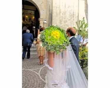 Guida agli accessori da sposa 9 - l'ombrello - con applicazioni floreali