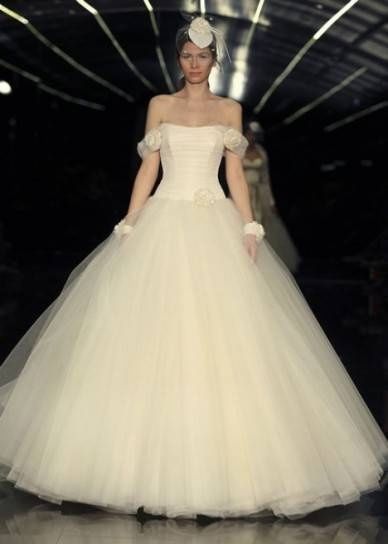 abito da sposa, stile scollo omerale 15