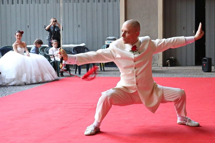 Il reportage delle nostre nozze - spada : omaggio dello sposo alla sposa