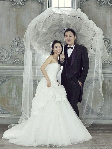 Guida agli accessori da sposa 9 - l'ombrello - con il velo
