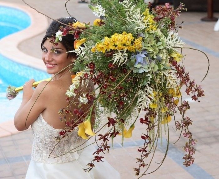 Guida agli accessori da sposa 9 - l'ombrello - con fiori