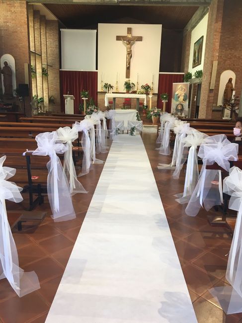 Tappeto bianco in chiesa 1