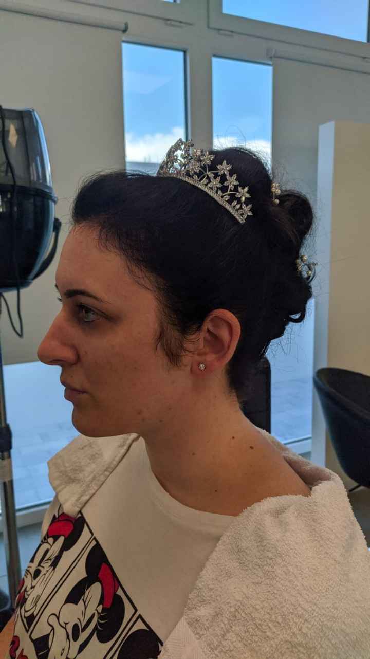 Ragazze siate clementi, mi sono follemente innamorata di questa corona, premetto che il mio abito è 