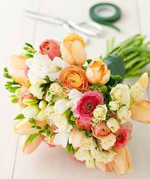 bouquet ranuncoli tulipani