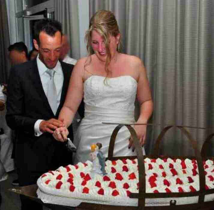Torta alle fragole; colori bianco e rosso. - 2