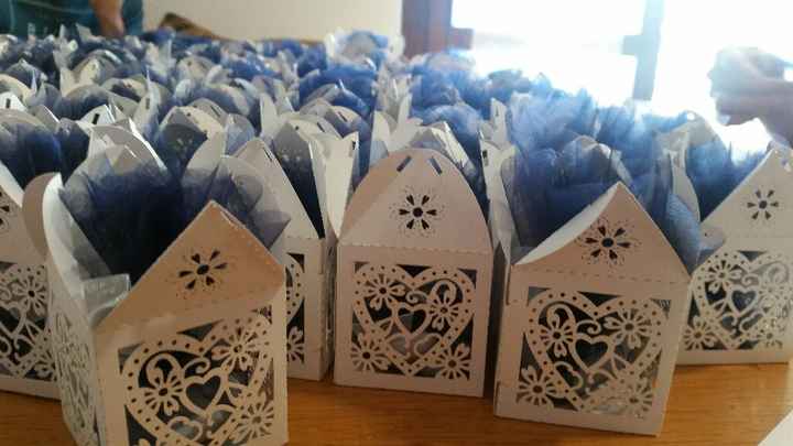 Work in progress.... scatoline segnaposto bianche e blu! - 4