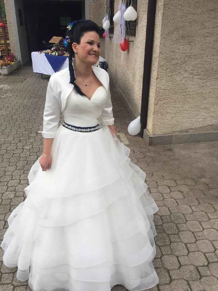 Acconciatura con fiori freschi - 3