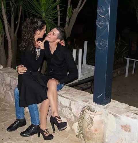 Sondaggio :) chi è il "bello"della coppia?  - 1