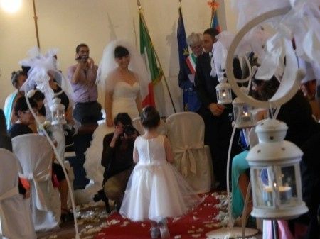 la nostra piccola che porta le fedi
