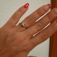 E ora mostraci una foto del tuo anello di fidanzamento! - 1