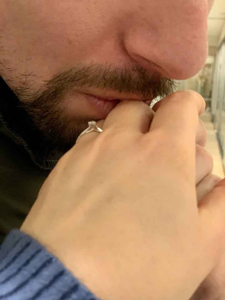E ora mostraci una foto del tuo anello di fidanzamento! - 1