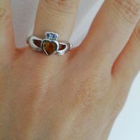 E ora mostraci una foto del tuo anello di fidanzamento! - 1