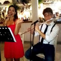 Eccoci!! Condividiamo anche lo stesso amore per la musica!!