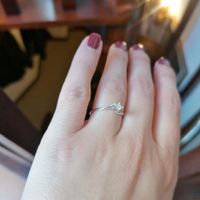 E ora mostraci una foto del tuo anello di fidanzamento! - 1