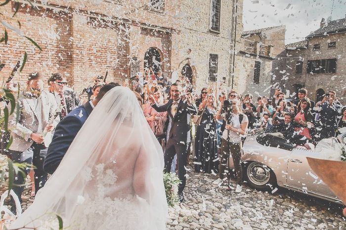 Uscita dalla chiesa - 1