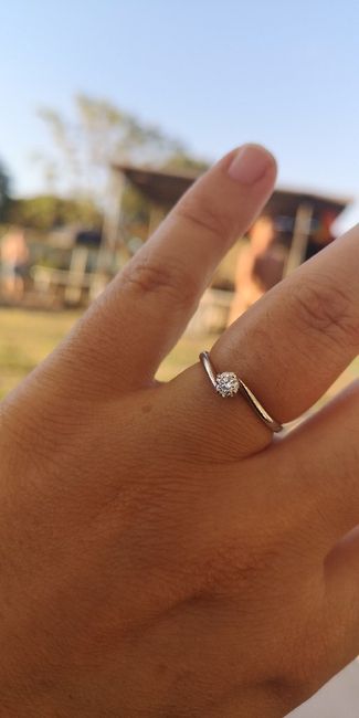 E ora mostraci una foto del tuo anello di fidanzamento! - 1