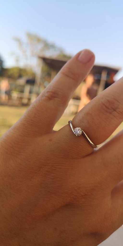 E ora mostraci una foto del tuo anello di fidanzamento! - 1