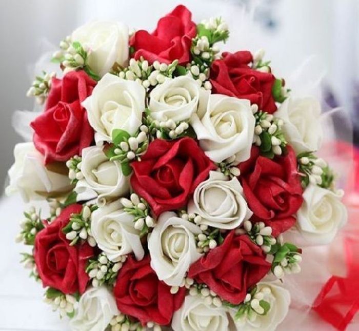 Bouquet rose rosse e bianche 11