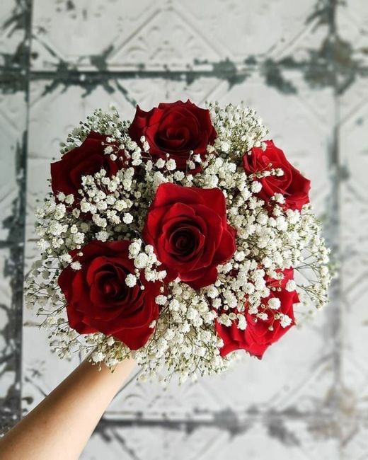 Bouquet rose rosse e bianche 10
