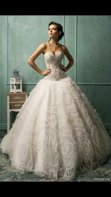 Abito da sposa con maxi strascico o coda? - 1