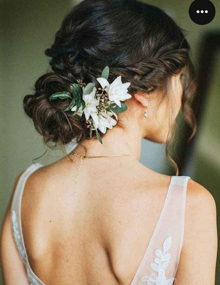 Acconciatura con fiori: velo sì o velo no? - 1