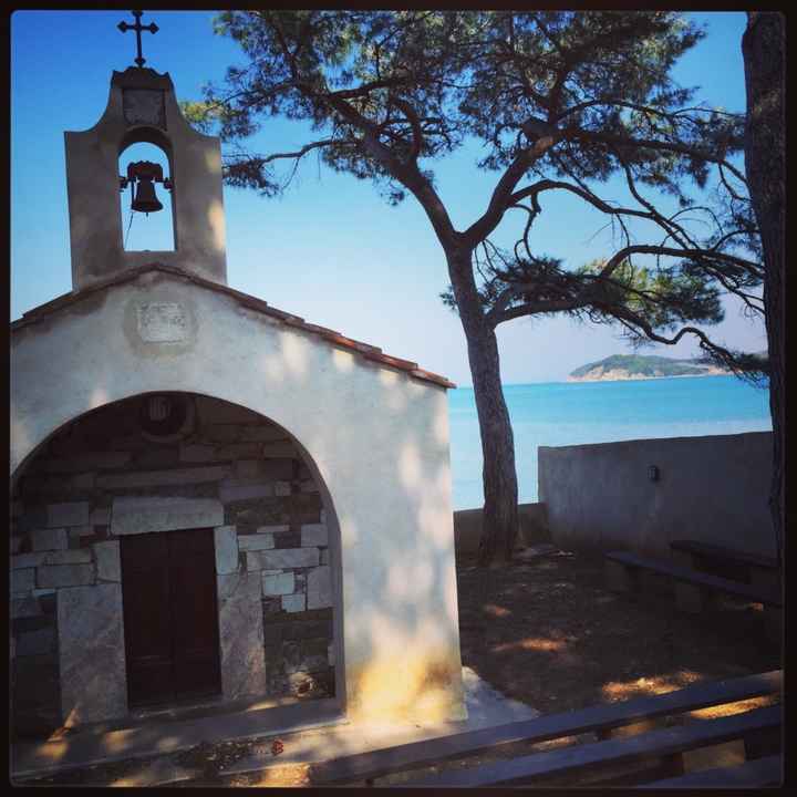 La piccola chiesa sul mare
