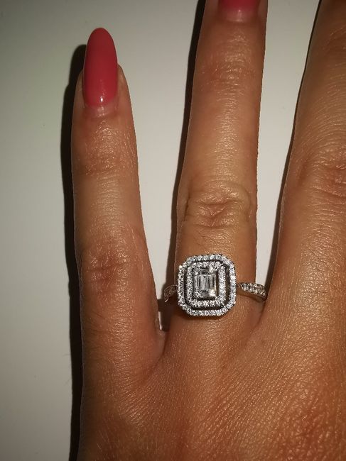 E ora mostraci una foto del tuo anello di fidanzamento! 8