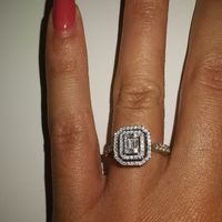 E ora mostraci una foto del tuo anello di fidanzamento! - 1