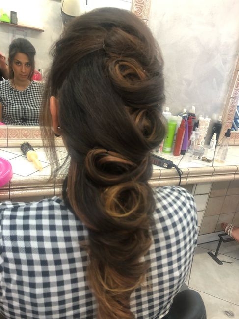 Acconciatura e trucco  cosa ne pensate ? 3