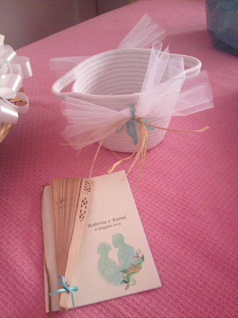 Libretto, ventaglio e cestino porta riso 