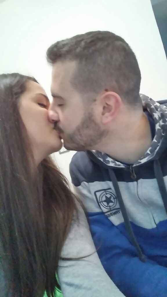 Ruba anche tu un bacio alla tua dolce metà e postalo in Community! - 1