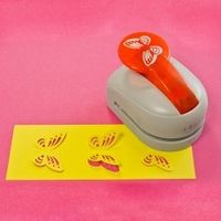 Perforatore tridimensionale a forma di farfalla