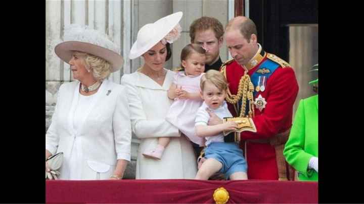 Royal wedding e Kate si veste di bianco 😅 - 1