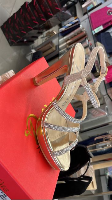 Scarpe scelte prima dell’abito - 2