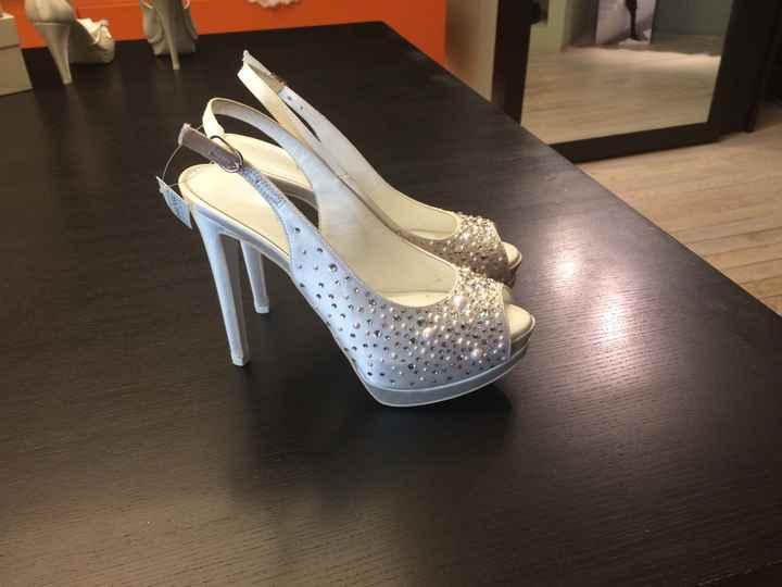 Scarpe sposa....bianche o colorate? mi fate vedere le vostre? - 1