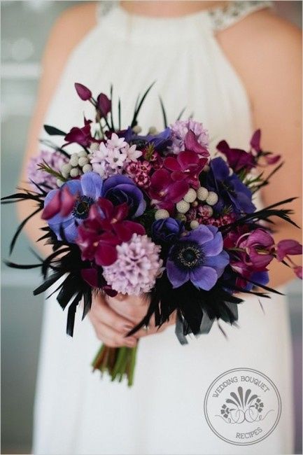 Club della sposa con il bouquet colorato