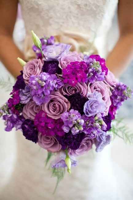 Club della sposa con il bouquet colorato