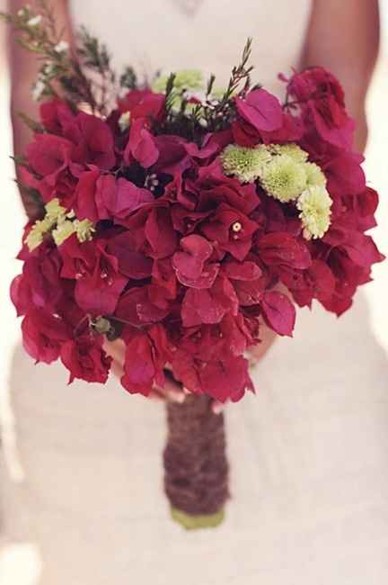 Club della sposa con il bouquet colorato