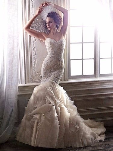 MG modello Paulina: