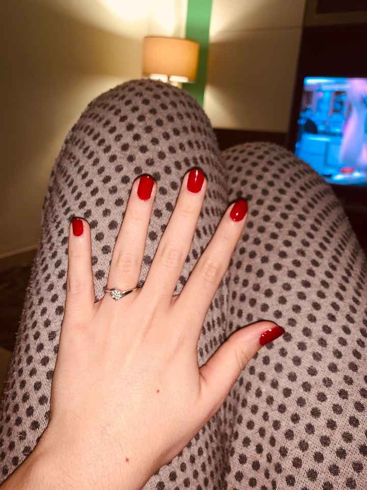 E ora mostraci una foto del tuo anello di fidanzamento! - 1