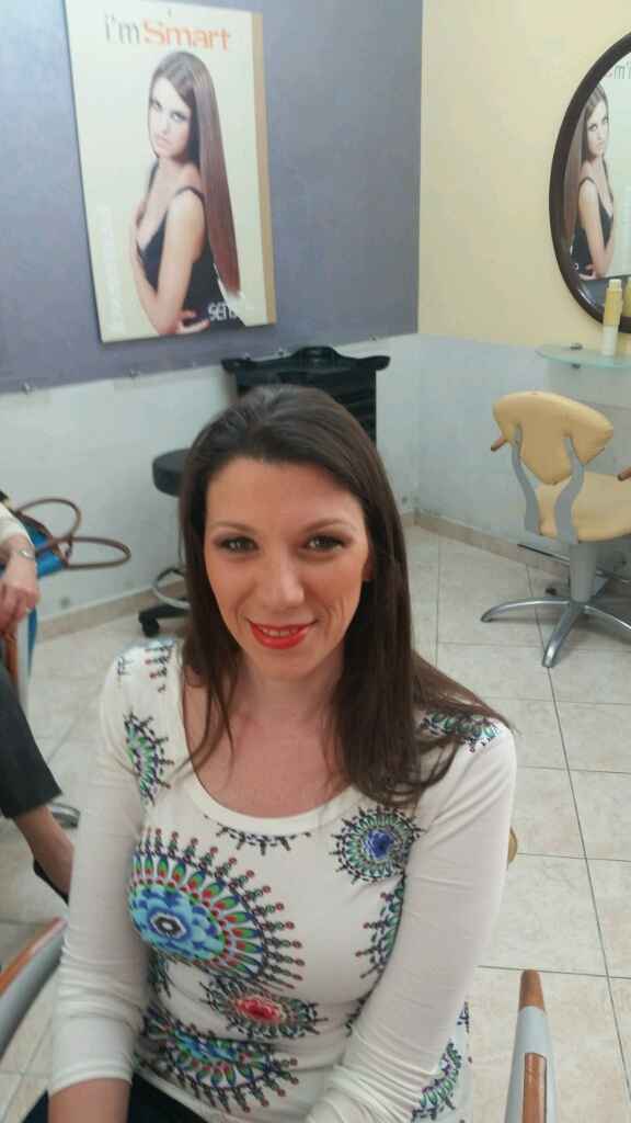 Trucco e parrucco deciso... - 2