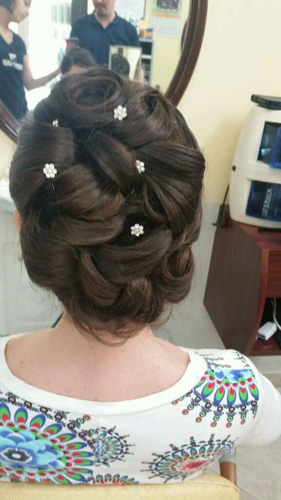 Trucco e parrucco deciso... - 3