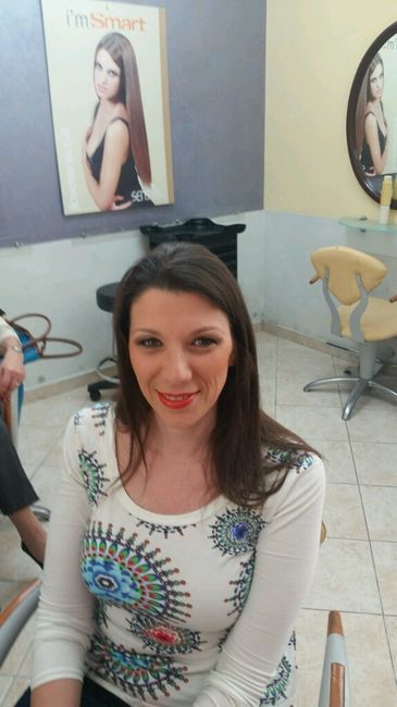 Trucco e parrucco deciso... - 2