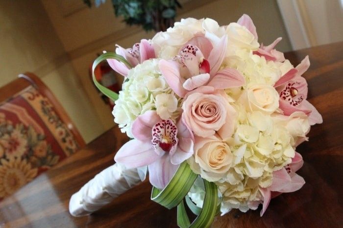 Bouquet rose, ortensie e orchidee