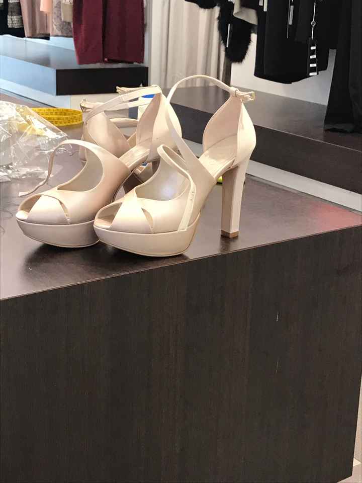 Confusione sulle scarpe - 1