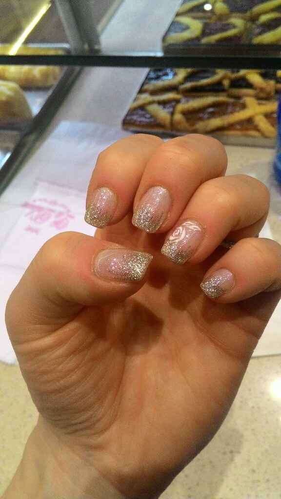 Mi fate vedere le vostre unghie - 1