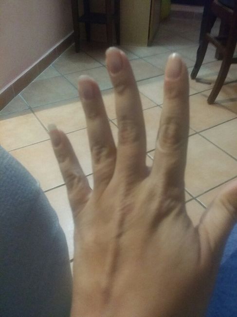 L'anello di fidanzamento... - 1