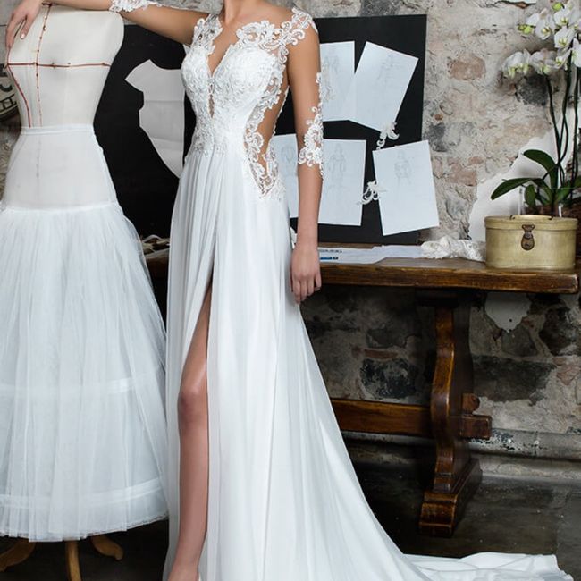 Preferite un abito da sposa scollato oppure con lo spacco? 2
