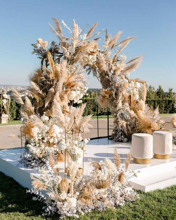 Allestimento floreale con pampas - 2